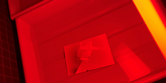 "Iman Issa. Lass uns spielen"